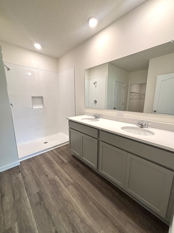 Building Photo - 5555 Hayloft Dr