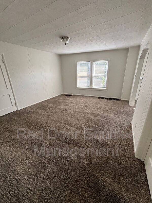 Building Photo - 403 1/2 W Wheeling St