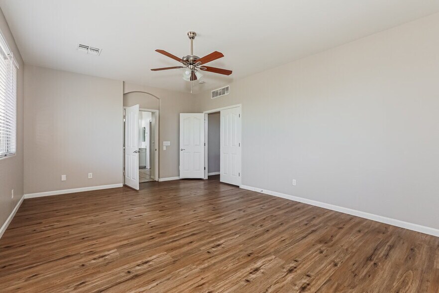 Building Photo - 4091 E Carriage Way