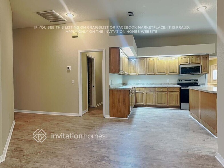 Building Photo - 2906 Aston Ave