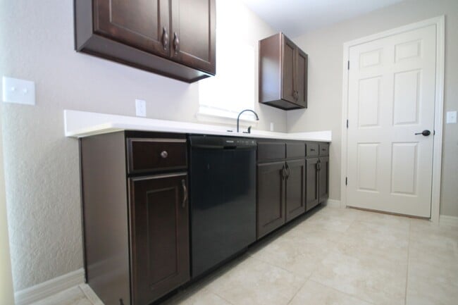 Building Photo - BEAUTIFUL 3 Bd/2Ba Home!!