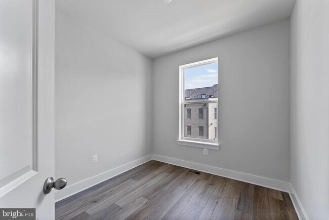 Building Photo - 2603 Light St