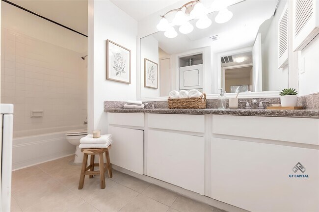 Building Photo - 10047 Westpark Dr