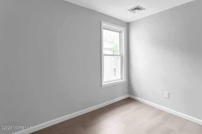 Building Photo - 1121 Sewall Ave