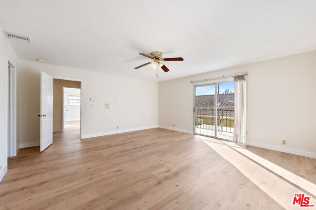 Building Photo - 807 E Orange Grove Ave