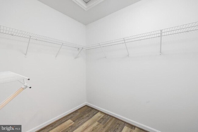 Building Photo - 18865 Crossroads Ct