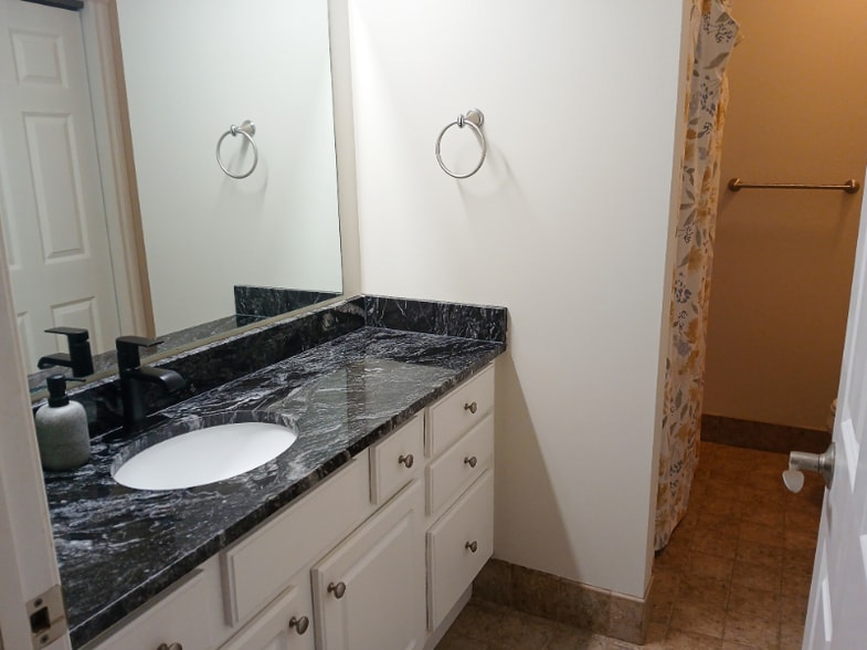 Building Photo - 1430 Forest St