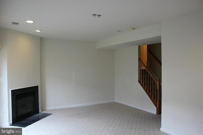 Building Photo - 24651 Kings Canyon Square