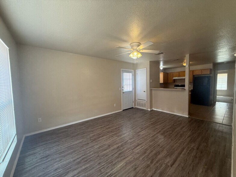 Building Photo - 4000 Doraine Ct