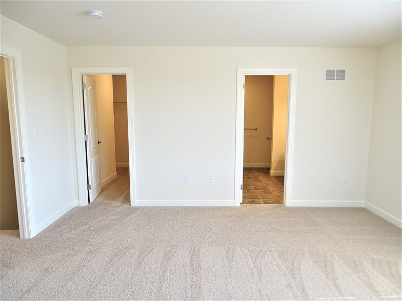 Building Photo - 1395 Fieldstone Dr