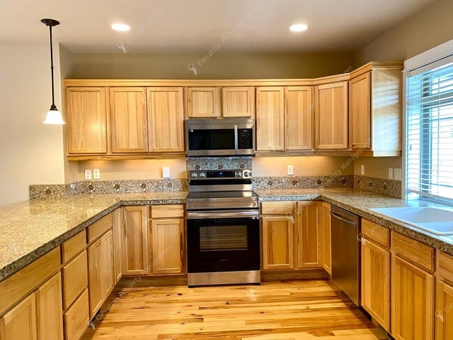 Building Photo - 3-Bedroom Home with RV Parking