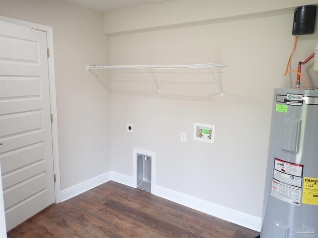 Building Photo - 7799 Ira Dr