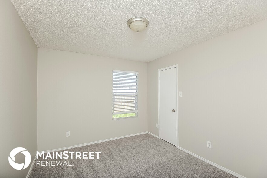 Building Photo - 705 Langford Dr