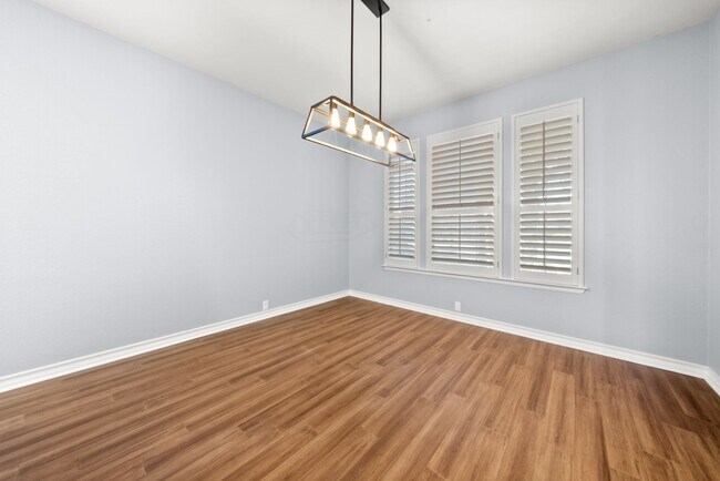 Building Photo - Amazing Pool. stunning 5bed, 3bath, 3Car G...