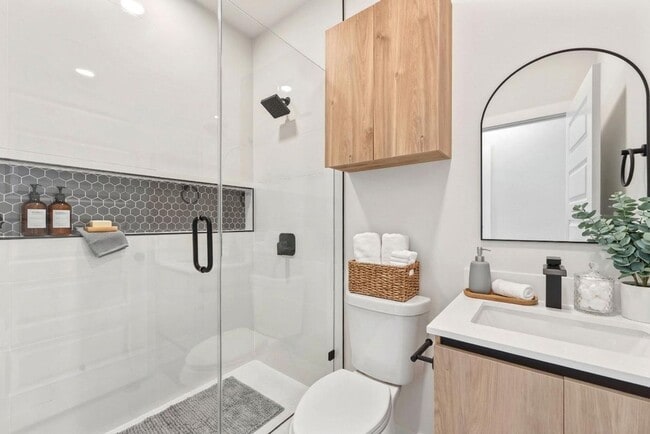 Building Photo - 200 S Cynthia St