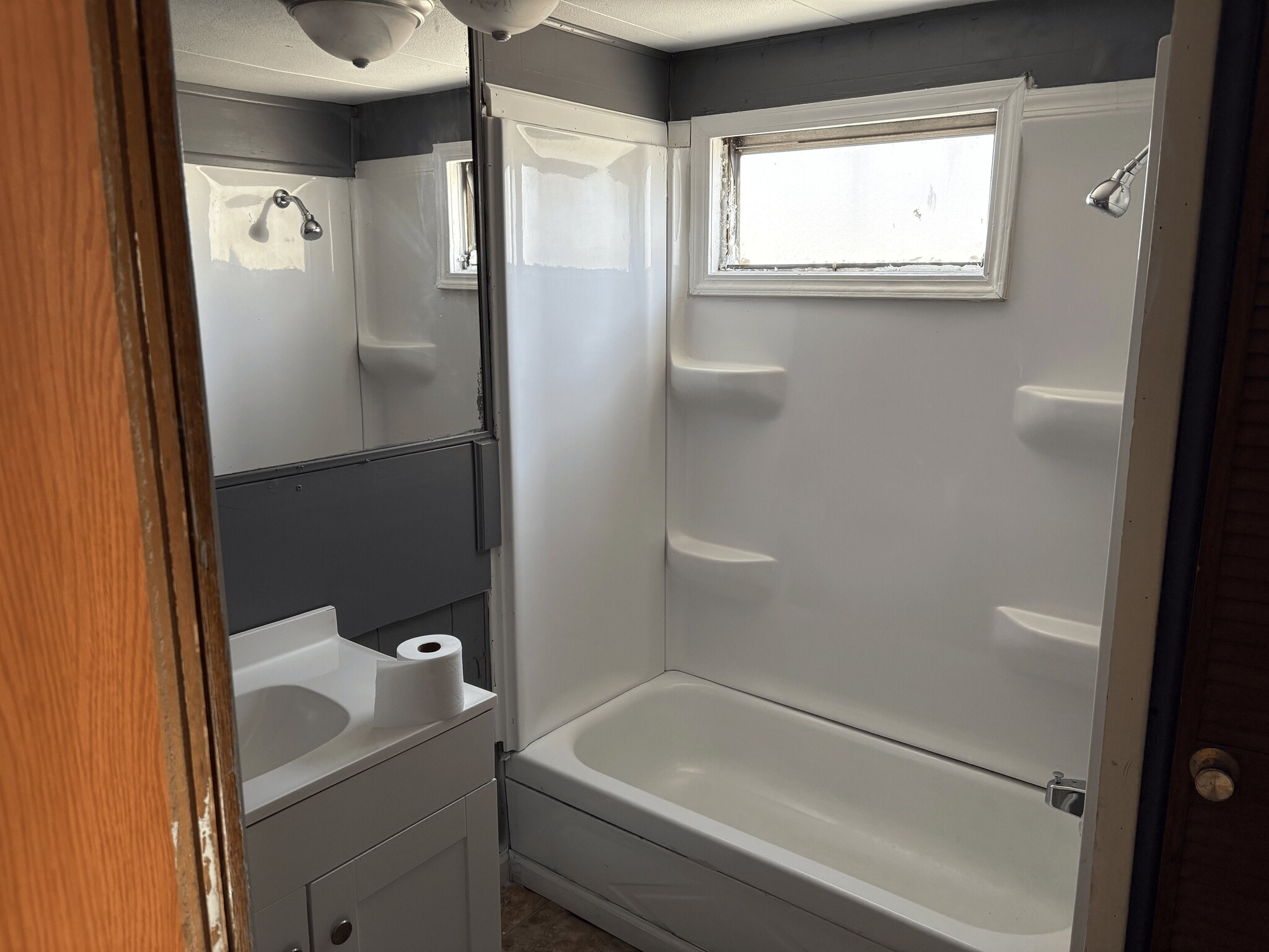 Building Photo - 3625 S Douglas Ave