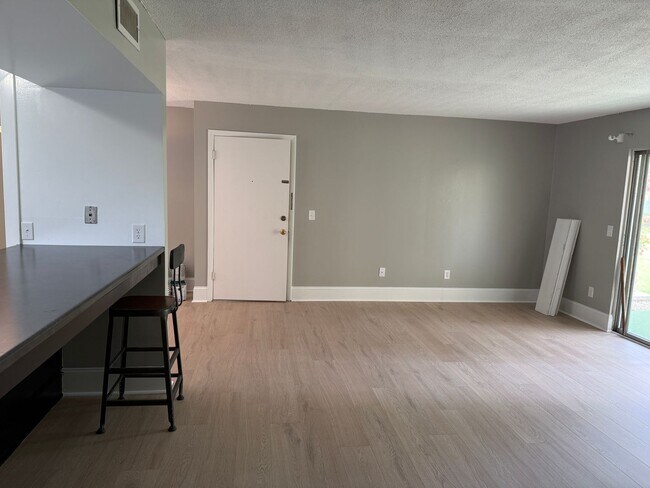 Building Photo - Forest Acres