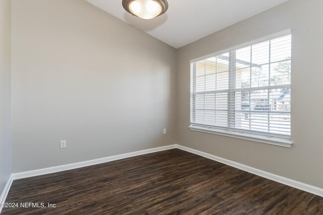 Building Photo - 6639 Leslie Oaks Ln