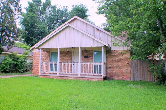 Building Photo - 8241 Glenview Dr