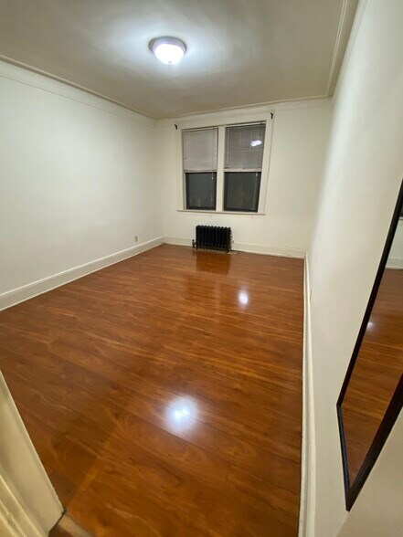 Primary Photo - 304 E Webster Ave