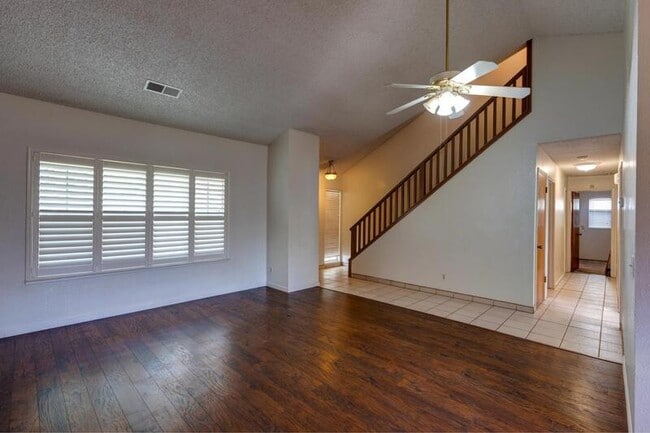 Building Photo - 2768 Saratoga Ave