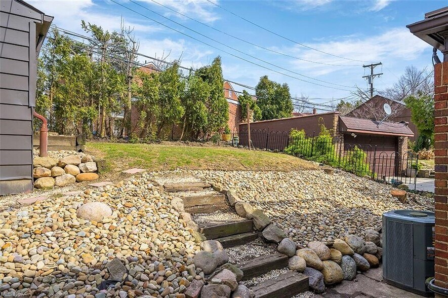 Building Photo - 3785 Washington Blvd