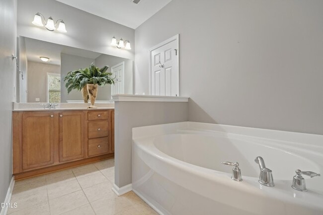 Building Photo - 3646 Olympia Dr