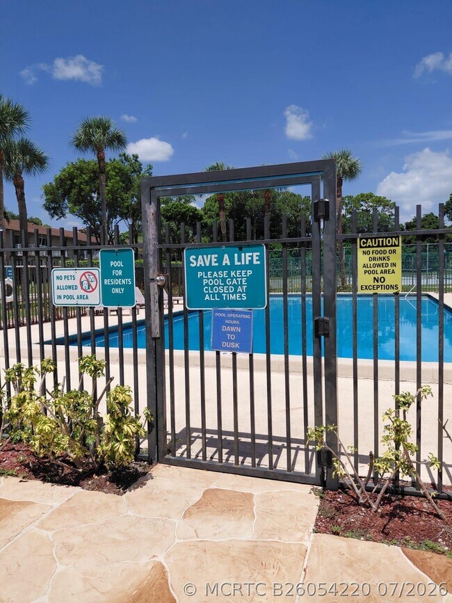 Building Photo - 4524 Oak Terrace Dr