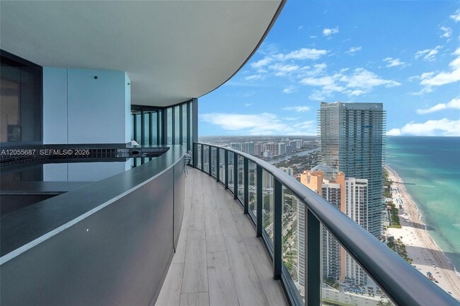 Building Photo - 18555 Collins Ave