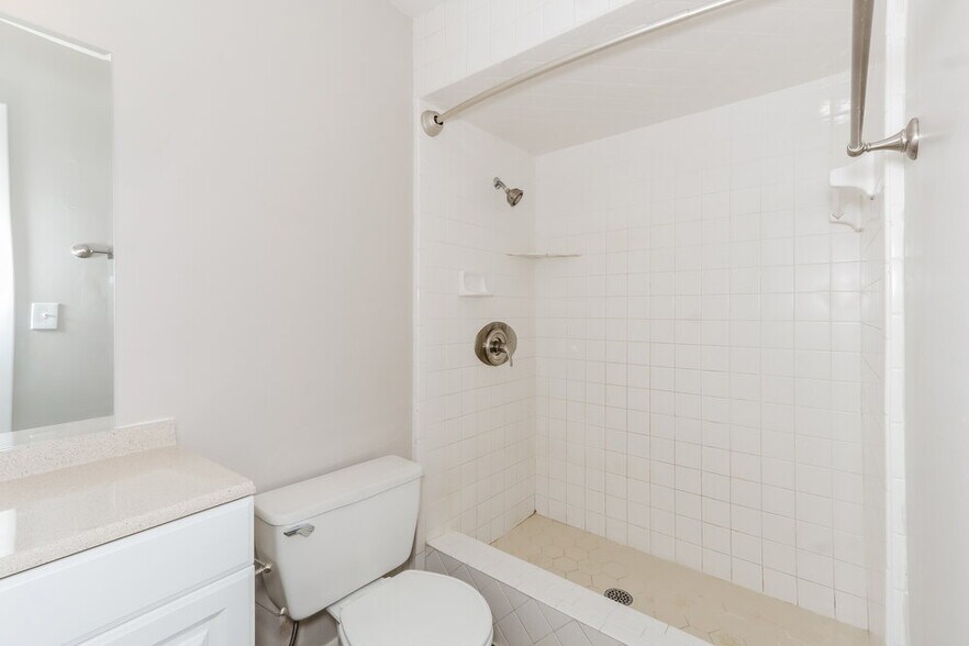 Building Photo - 4938 Hidden Hills Dr
