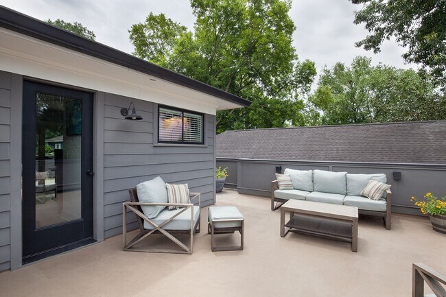 Building Photo - Stunning 4/3.5 Home in Highly Sought-After Area w/ 1300 Sq Ft of Outdoor Space!