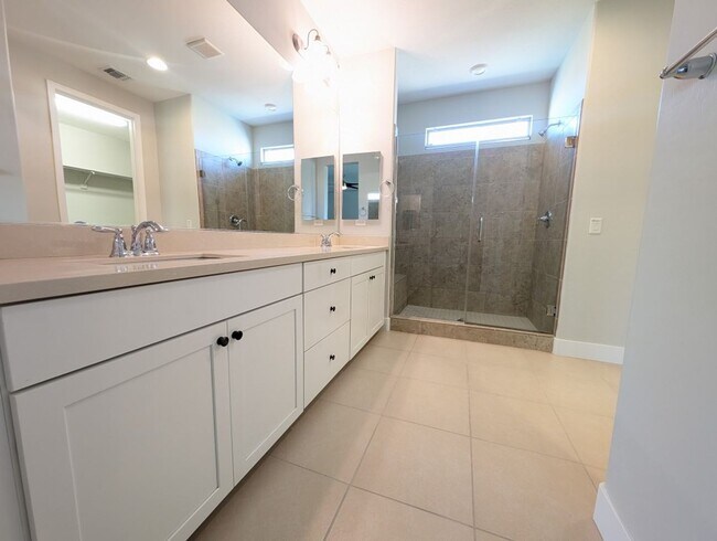 Building Photo - 3622 Portiani Dr