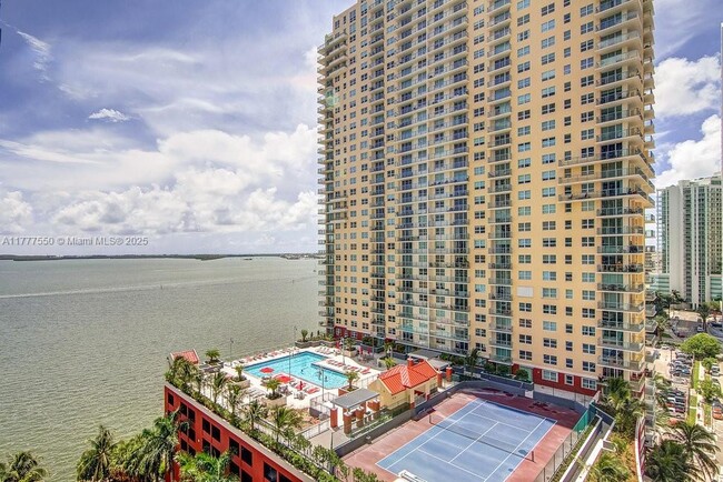 Building Photo - 1111 Brickell Bay Dr