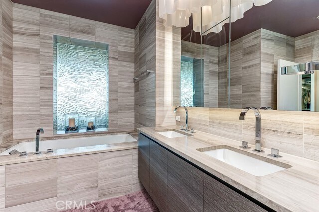 Building Photo - 900 W Olympic Blvd