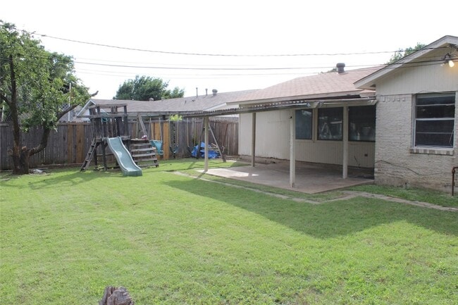 Building Photo - 2834 Hollandale Ln