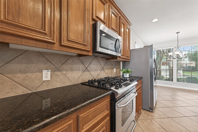 Building Photo - 8858 Distant Woods Dr