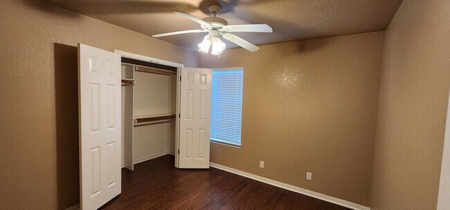 Building Photo - 3 Bedroom / 2 Bath Duplex – Text 201-231-7...