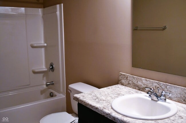 Building Photo - 2327 Creekland Dr