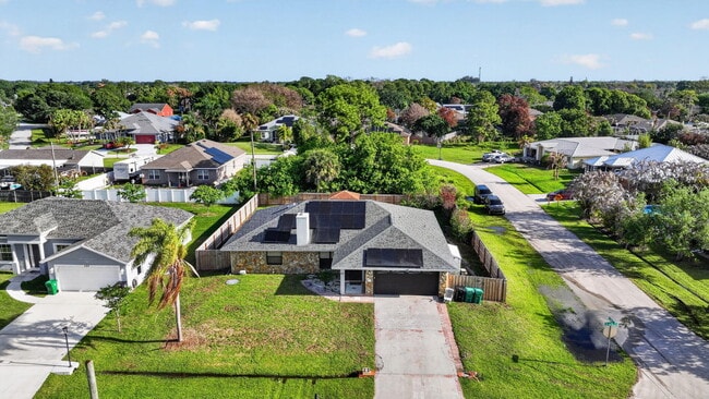 Building Photo - 481 SW Aster Rd