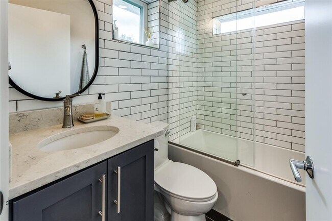 Building Photo - 1204 Georgian St