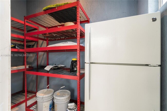 Building Photo - 1139 NE 3rd Ave