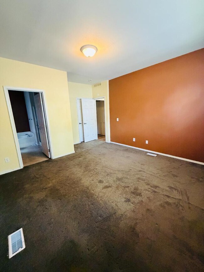 Building Photo - 558 N Tam Rim Dr