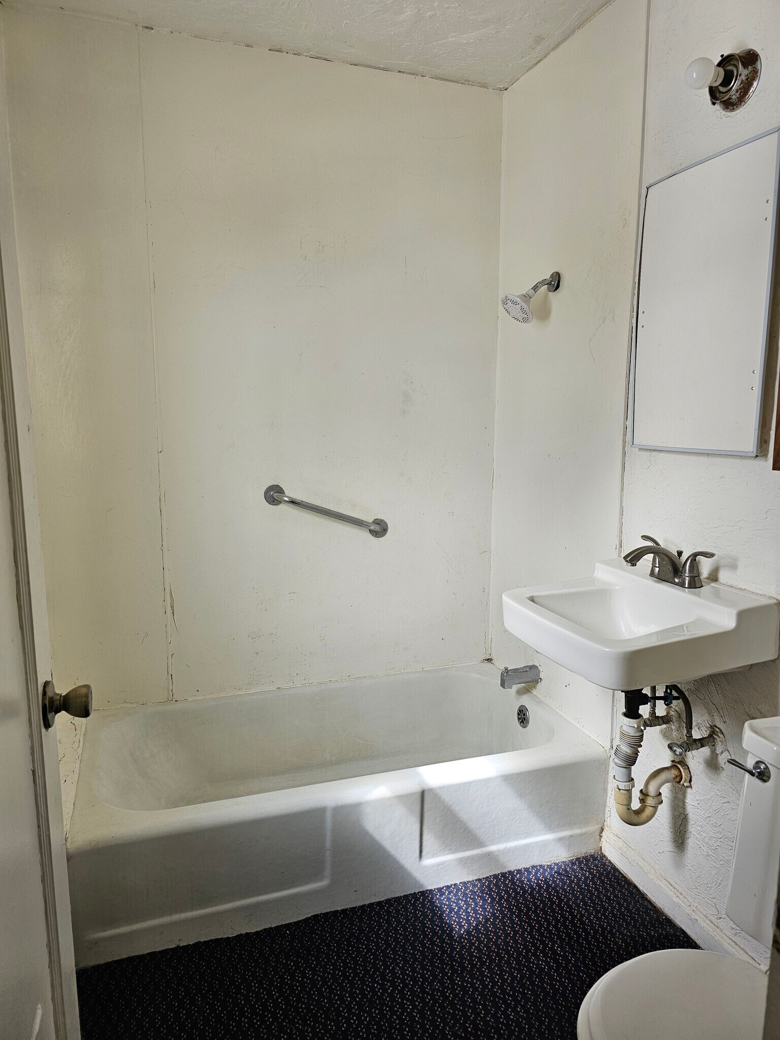 Building Photo - 219 H St