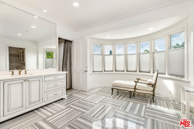 Building Photo - 709 N Maple Dr