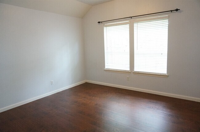 Building Photo - 2114 Madewood Dr