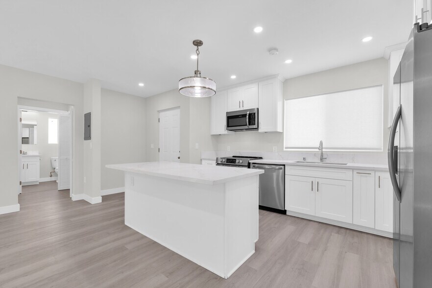 Building Photo - 1575 Manning Ave