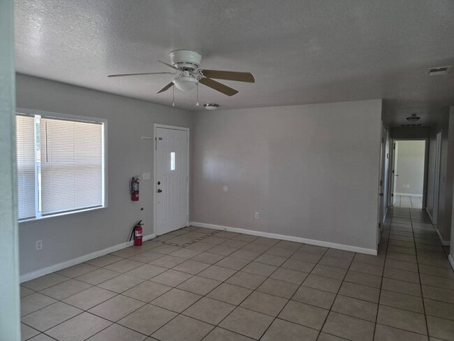 Building Photo - 208 Mirador Dr