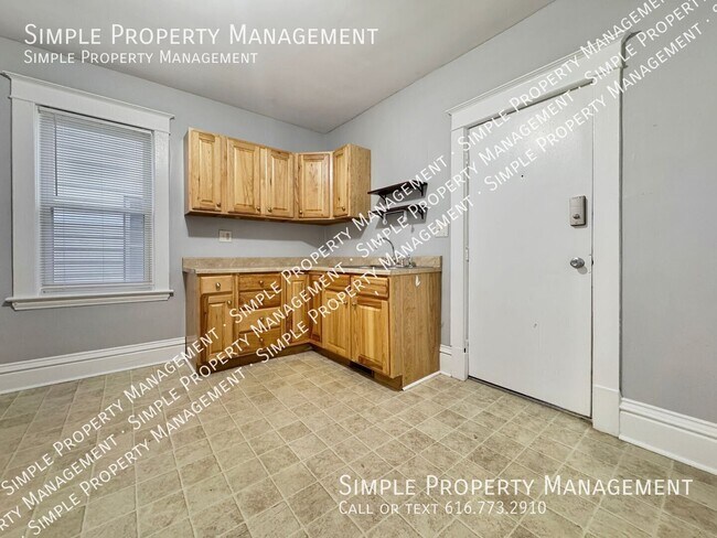 Building Photo - 851 Dayton St SW