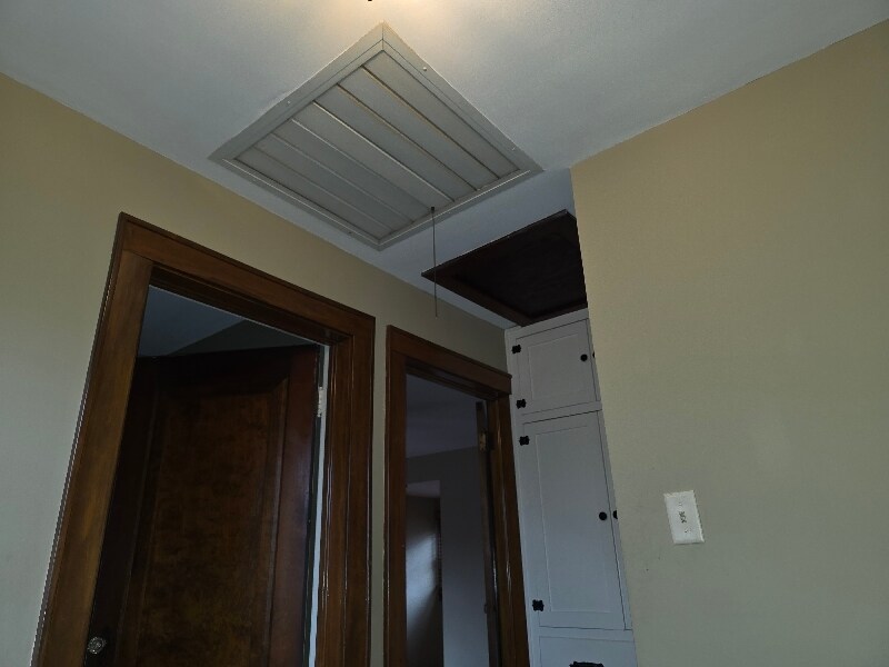 Building Photo - 727 S Rotherwood Ave