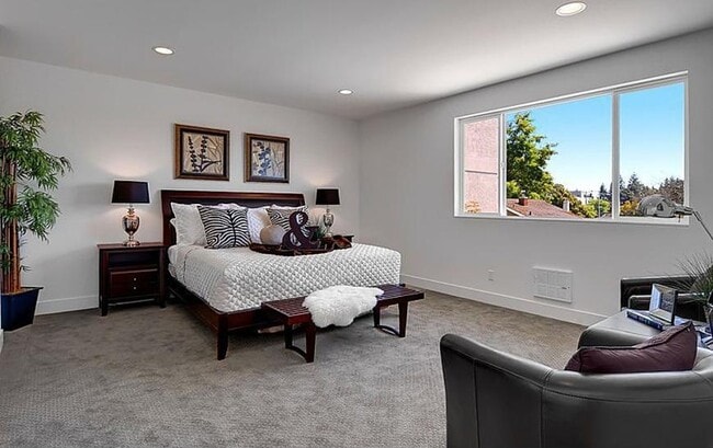 Building Photo - 4 bedroom in Seattle WA 98125